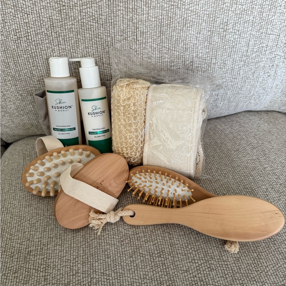 Kushion Spa Bath Set with Brushes and Lotions